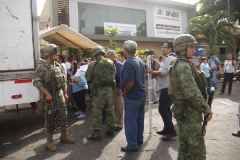 Llegó la paquetería electoral a Veracruz. Un convoy resguardado por elementos de MARINA arribó a los distritos IV y XII este viernes.