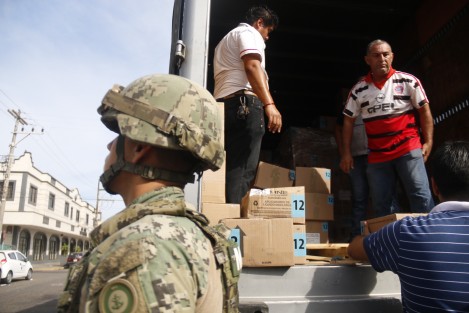Llega la paquetería electoral a Veracruz. Un convoy resguardado por elementos de MARINA arribó a los distritos IV y XII.