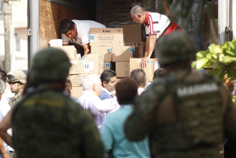 Llega la paquetería electoral a Veracruz. Un convoy resguardado por elementos de MARINA arribó a los distritos IV y XII.