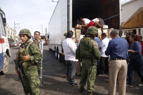 Llega la paquetería electoral a Veracruz. Un convoy resguardado por elementos de MARINA arribó a los distritos IV y XII.