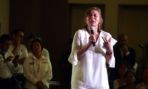 Tatiana Clouthier invitó a los seguidores de AMLO a cerrar filas en estos últimos días de campaña, además de el día de las eleciones estar pendientes de todas las casillas. Se comprometió a que de ganar los candidatos de Morena, exigirles que cumplan sus promesas.