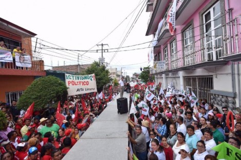 En el municipio de Alto Lucero, el candidato a Gobernador manifestó que hay que reflexionar muy bien el próximo 1 de julio y votar por quien sí tiene capacidad de resolver los problemas, no tiene señalamientos por corrupción y ha trabajado con los veracruzanos por más de 20 años.  