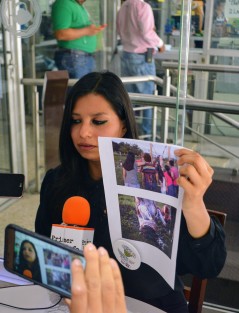  Integrantes del moviento Conciencia mostraron fotos donde funcionarios públicos de Papantla permitieron que menores de edad pudieran ingrsar a un evento taurino, siendo que está prohibido.