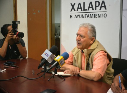 El alcalde de Xalapa, Hipólito Rodríguez, pidió ayuda a los medios para dar difusión a la convocatoria para policías municipales, ya que dijo que hasta el momento  van muy pocos inscritos. 