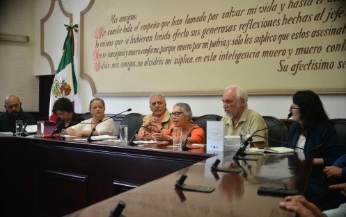 En la Sala de Cabildo del Ayuntamiento de Xalapa se realizó la presentación de la Agenda Suma por la Igualdad: Propuestas para implicar a los hombres en la igualdad de género, organizada por el Instituto Municipal de la Mujeres y el Institto de la Salud de la UV. 