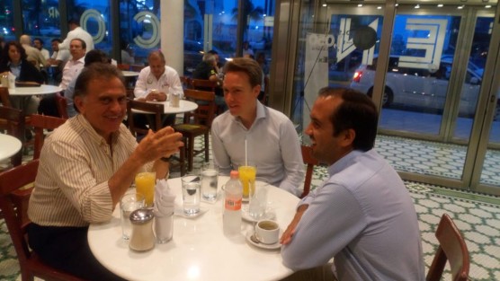 El gobernador de Chiapas por el Partido Verde Ecologista de México, Manuel Velasco Coello, sostuvo una reunión informal con el gobernador de Veracruz, Miguel Ángel Yunes Linares, y su hijo el alcalde Fernando Yunes Marquez. 