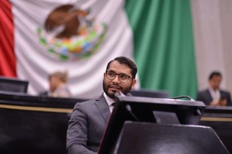 El diputado Rogelio Arturo Rodríguez García presentó un anteproyecto en el que exhorta, al Fiscal General del Estado de Veracruz, Jorge Winckler Ortiz, a que se reúna con los colectivos de familiares de personas desaparecidas de la entidad e informe sobre los avances que guardan cada una de las carpetas de investigación que obran en las Fiscalías repartidas en toda la entidad. 