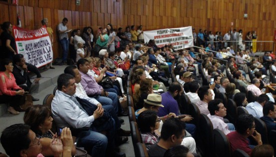 Con el respaldo de organizaciones de trabajadores en activo y pensionados, las diputadas y diputados de la Comisión Especial Para Estudiar y Proponer Alternativas a la Problemática del Instituto de Pensiones del Estado presentaron la iniciativa que reforma diversas disposiciones a la Ley 287 de Pensiones del Estado que va enfocada a hacer de este órgano un ejemplo de justicia social y que sea orgullo para los veracruzanos.