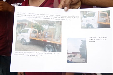 El grupo de promotores del voto de MORENA que fue agredido ayer en el Predio I, presentó fotografías donde se observa una camioneta del ayuntamiento de Veracruz presuntamente usada para hacer labores proselitistas. Por estos hechos presentarán una denuncia en la FEPADE.