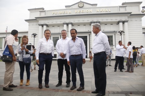 El gobernador Miguel Ángel Yunes Linares, asistió a la presentaciòn del Festival Velas 2018. El evento se realizó en las instalaciones de la Primera Región Naval y asistieron los alcaldes de Veracruz y Boca del Río; Bogar Ruiz de Alvarado no llegó.