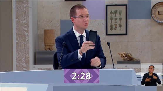 Entre las propuestas que sonaron a ocurrencias de los candidatos presidenciales durante el debate, estuvo la de Ricardo Anaya, de dotar a todos los mexicanos de un teléfono celular.   