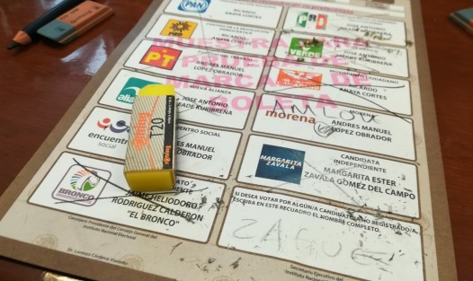 Boletas, lápices así como el crayón fueron probados ante los medios para verificar que no se borran con ningún tipo de solvente o gomas. 