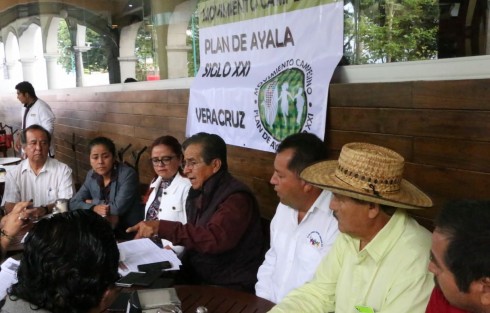 En conferencia de prensa, integrantes del Movimiento Campesino Plan de Ayala, conformado por 26 organizaciones campesinas, dijeron apoyar a AMLO en su camino a la presidencia, luego de realizar un acuerdo para la creación del programa de fomento productivo integral.  