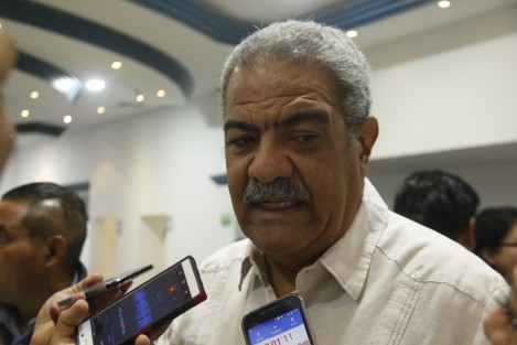 ¿Quién es Pepe Mancha? respondió el presidente de CMIC Delegación Veracruz, Pedro Aguilar Pizarro, al ser cuestionado acerca de los supuestos contratos que la SIOP habría entregado a las empresas de José Mancha Alarcón, dirigente estatal del PAN. 