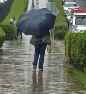 Siguen observándose condiciones para tormentas y lluvias de carácter intermitente y de intensidad variable en nuestra entidad dentro de los próximos cuatro días.