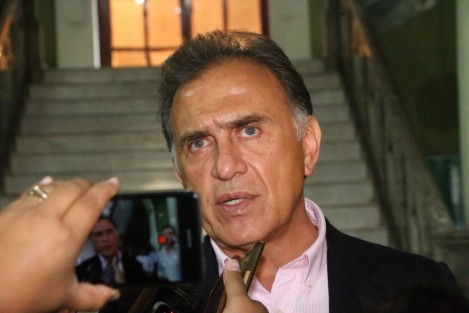 El gobernador de Veracruz, Miguel Ángel Yunes Linares, en entrevista afirmó que se reforzará la seguridad en los mercados de la ciudad de Xalapa; esto como consecuencia de un ejecutado en días pasados, y la aparición de una manta en el mercado Jáuregui. 