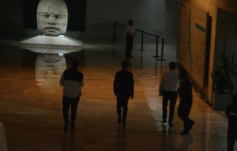 Sin dar entrevistas, a excepción de Cuitláhuac García, y con acceso sólo a los dirigentes de partidos y funcionarios del OPLE, dio inicio el debate entre candidatos a la gubernatura de Veracruz, en el Museo de Antropología de Xalapa.