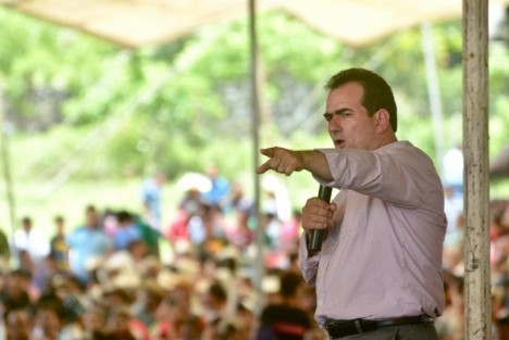 Nosotros somos la única opción que va en crecimiento. Somos la única expresión del pueblo de Veracruz que intenta regresar al Gobierno del Estado los recursos y apoyos para su gente, aseguró el candidato a Gobernador de la coalición Por un Veracruz Mejor, Pepe Yunes Zorrilla.
