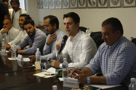 Los alcaldes de Veracruz y Boca del Río, anunciaron que no habrá ley seca para el próximo 1 de julio, día de las elecciones presidenciales. Los ediles se reunieron con integrantes de CANACO y determinaron que sólo se venderá alcohol en bares y restaurantes, siempre y cuando se consuman también alimentos.