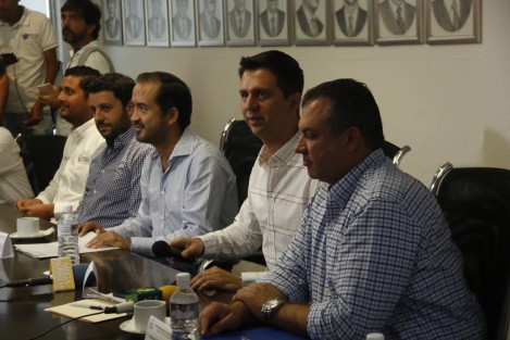 Los alcaldes de Veracruz y Boca del Río, anunciaron que no habrá ley seca para el próximo 1 de julio, día de las elecciones presidenciales. Los ediles se reunieron con integrantes de CANACO y determinaron que sólo se venderá alcohol en bares y restaurantes, siempre y cuando se consuman también alimentos.