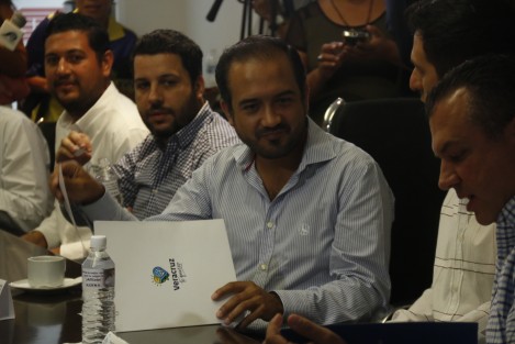 Los alcaldes de Veracruz y Boca del Río, anunciaron que no habrá ley seca para el próximo 1 de julio, día de las elecciones presidenciales. Los ediles se reunieron con integrantes de CANACO y determinaron que sólo se venderá alcohol en bares y restaurantes, siempre y cuando se consuman también alimentos. Sin embargo la medida no se aplicará en comercios, tales como tiendas de conveniencia.  
