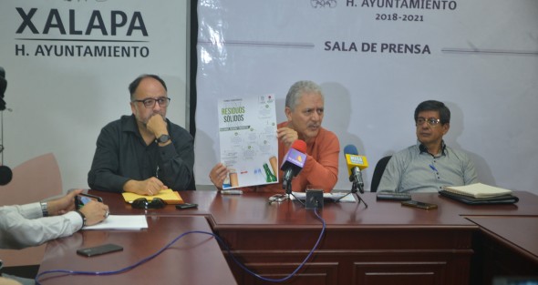 Sobre las inundaciones por lluvia en la capital, el alcalde de Xalapa, Hipólito Rodríguez dijo que desolvarán varios arroyos y coladeras para tratar de evitarlas.