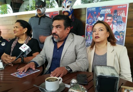 Organizadores invitaron al público en general a la gira de conquista de lucha libre que se llevará a cabo el 23 de este mes a las 8 PM.  Parte de lo recaudado será para los bomberos.
