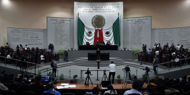 En la sesión del Congreso de este lunes, el Pleno avaló el Dictamen por el que se declara improcedente dictaminar de manera positiva la iniciativa que reforma y adiciona diversas disposiciones de la Ley de Planeación del Estado presentada, el 18 de Julio de 2017, por la diputada Miriam Judith González Sheridan.