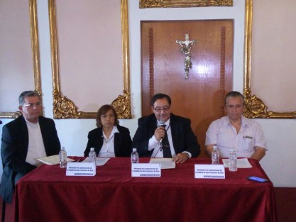 Integrantes del patronato Pro-construcción de la capilla de San Francisco de Asís en Lomas Verdes, acusan en conferencia de prensa a la directora de Desarrollo Urbano y Medio Ambiente del ayuntamiento de Xalapa,  Lic.América Carmona Olivares, por querer demoler la construcción de manera ilícita.  