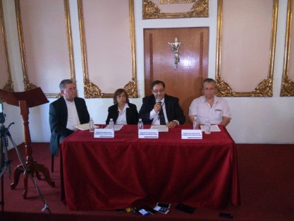 Integrantes del patronato Pro-construcción de la capilla de San Francisco de Asís en Lomas Verdes, acusan en conferencia de prensa a la directora de Desarrollo Urbano y Medio Ambiente del ayuntamiento de Xalapa,  Lic.América Carmona Olivares, por querer demoler la construcción de manera ilícita.  