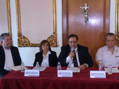 Integrantes del patronato Pro-construcción de la capilla de San Francisco de Asís en Lomas Verdes, acusan en conferencia de prensa a la directora de Desarrollo Urbano y Medio Ambiente del ayuntamiento de Xalapa, Lic.América Carmona Olivares, por querer demoler la construcción de manera ilícita. 