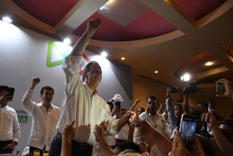 El candidato presidencial, José Antonio Meade Kuribeña, sostuvoen Boca del Río una reunión con liderazgos del PRI. Meade Kuribeña estuvo acompañado por José Francisco Yunes Zorrilla, candidato a la gubernatura.