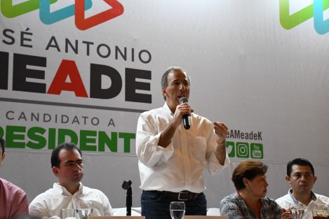 El candidato presidencial, José Antonio Meade Kuribeña, sostuvoen Boca del Río una reunión con liderazgos del PRI. Meade Kuribeña estuvo acompañado por José Francisco Yunes Zorrilla, candidato a la gubernatura.