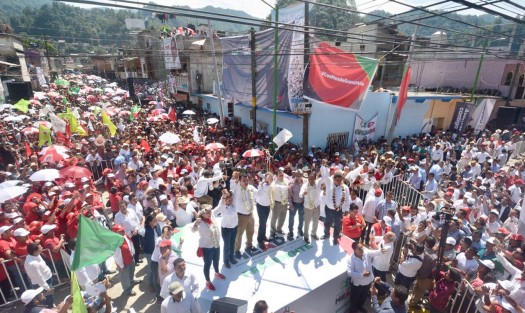 En un evento que concentró  miles de simpatizantes, los candidatos a la presidencia de la república y la gubernatura de Veracuz, Pepe Meade y Pepe Yunes, respectivamente, refrendaron su compromiso con el desarrollo de Veracruz y de México, ante los habitantes de Zongolica.   