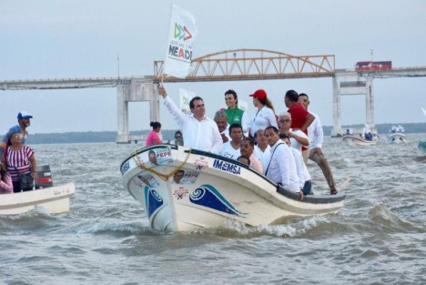  Cambiemos esta realidad y hagámoslo juntos, pidió el candidato a Gobernador de la coalición Por un Veracruz Mejor, Pepe Yunes Zorrilla, ante la ciudadanía de Alvarado.