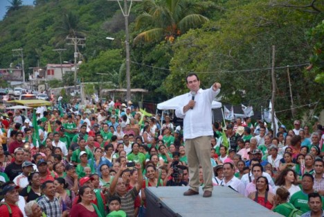  Cambiemos esta realidad y hagámoslo juntos, pidió el candidato a Gobernador de la coalición Por un Veracruz Mejor, Pepe Yunes Zorrilla, ante la ciudadanía de Alvarado.
