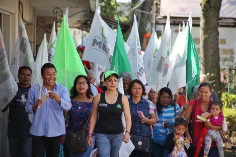 Durante su recorrido,  comentó a la gente que es una mujer xalapeña, que quiere a su ciudad. Vamos a Rescatar Xalapa, de la inseguridad y el desempleo, ya no queremos una Xalapa marchita, apuntó. 