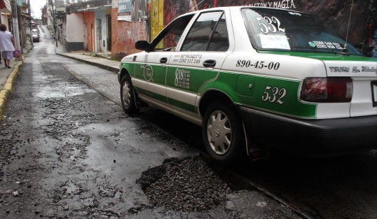 Destruidas literal, las calles del centro histórico de Xalapa y nadie hace nada, ni la esperanza que ya lleva 6 meses de nada.  