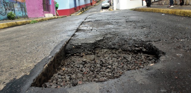 Destruidas literal, las calles del centro histórico de Xalapa y nadie hace nada, ni la esperanza que ya lleva 6 meses de nada.  