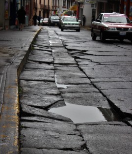 Destruidas literal, las calles del centro histórico de Xalapa y nadie hace nada, ni la esperanza que ya lleva 6 meses de nada.  
