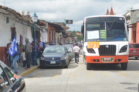 Con tristeza ven los transportistas veracruzanos el fin de la campaña del candidato panista a la gubernatura y sus aliados, pues la renta de autobuses para acarreo a los mítines les generó buenos ingresos...  lo extrañarán.  