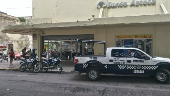 La mañana de este martes hombres armados con un cuchillo, una pistola y un marro asaltaron la tienda departamental Elektra localizada en pleno Centro Histórico. Así la seguridad en el municipio encabezado por el hijo del gobernador.  