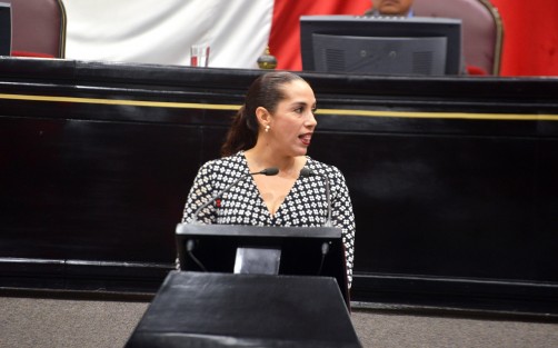 La presidenta de la Comisión Permanente de Desarrollo y Fortalecimiento Municipal, diputada Cinthya Lobato Calderón, presentó una iniciativa de reforma al artículo 9 de la Ley de Planeación del Estado a fin de que los ayuntamientos tengan la obligación de remitir las actualizaciones de los Planes de Desarrollo a este Poder para conocimiento, opinión y observaciones.