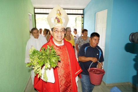  Bendicen nuevo asilo de ancianos en Tlapacoyan.
