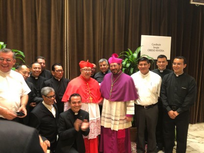 Mons. Sergio Obeso Rivera, recibió este jueves el nombramiento como Cardenal de el Papa Francisco,lo acompañaron el arzobispo Hipólito Reyes Larios y otros sacerdotes de la Diócesis de Xalapa.