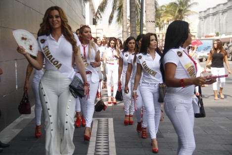 Mañana se llevará a cabo el concurso <em>Miss Trans Belleza México</em>. Las 32 participantes del certamen de belleza llegaron este día a Veracruz, causando expectación entre los transeúntes.