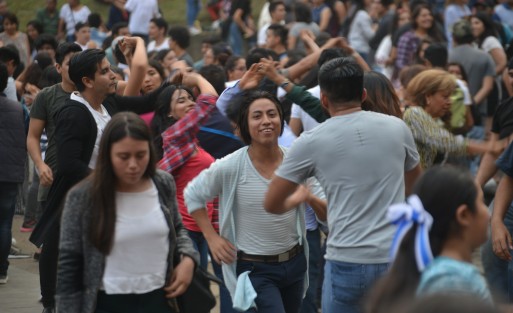 La orquesta de Salsa de la UV puso a bailar a más de uno en Los Lagos, con ritmos caribeños armó el ambiente entre los asistentes.