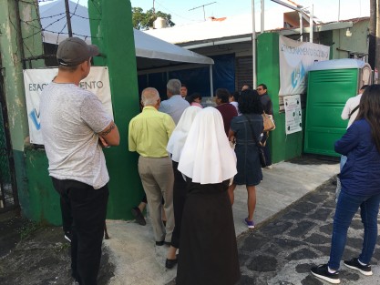 Aunque acudieron muy temprano,en algunas casillas, ni madres que pudieran votar rápidamente. 