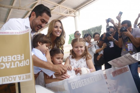 La familia Yunes, echándole bolita a la elección de gobernador. 