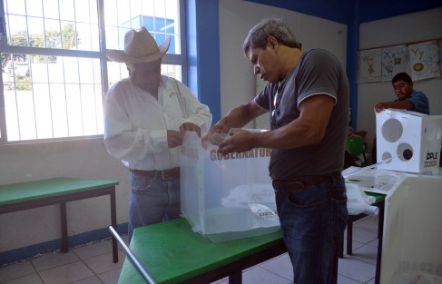 Casillas de las colonias Veracruz, Jaramillo y Porvenir abrieron como como muchas otras, con retraso.  